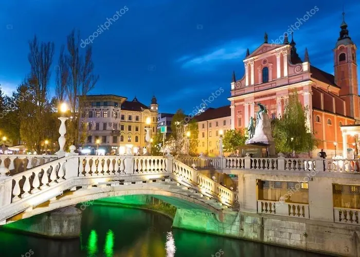 Station Between Dragon And Triple Bridges Appartamento