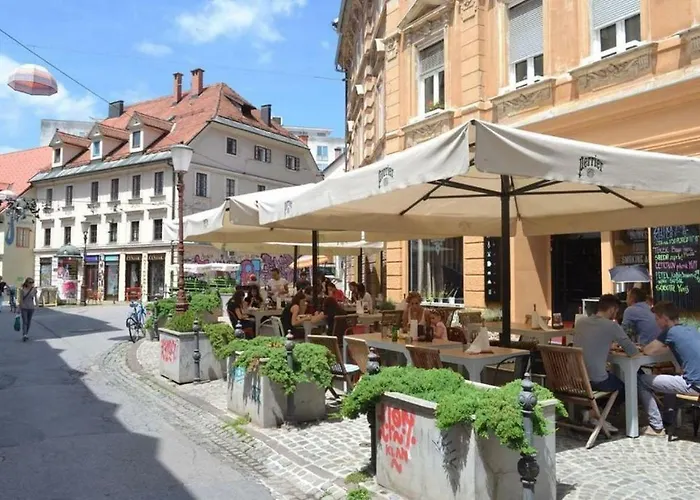 Station Between Dragon And Triple Bridges * Lubiana