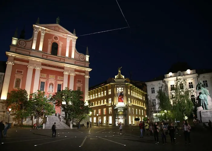 Station Between Dragon And Triple Bridges Appartement