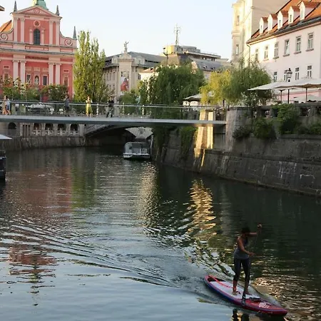 Lejlighed Station Between Dragon And Triple Bridges